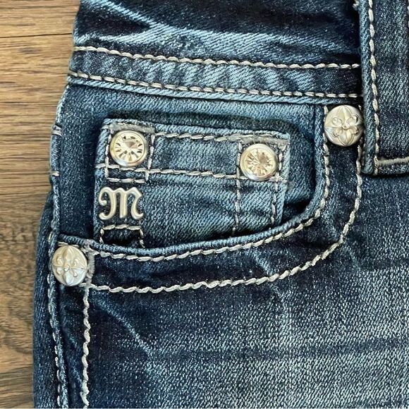 Miss Me Signature Capri Low Waist Jeans Blue Factory Wash and Whiskering Size 26 - Picture 13 of 16